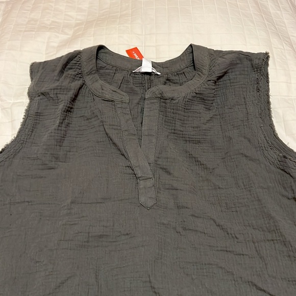 Joe Fresh raw edge sleeveless top - Picture 2 of 4